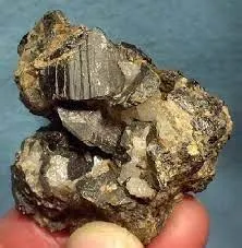  Wolframite ! Un minéral aux propriétés étonnantes pour les batteries du futur ?